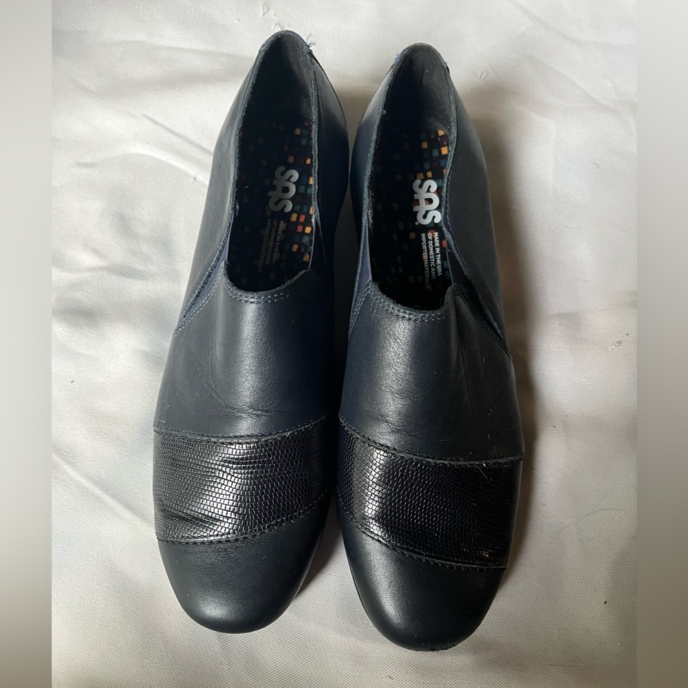 SAS Women Nora Navy Blue Leather Slip On Loafers Size 9.5 M Lizard Print comfort